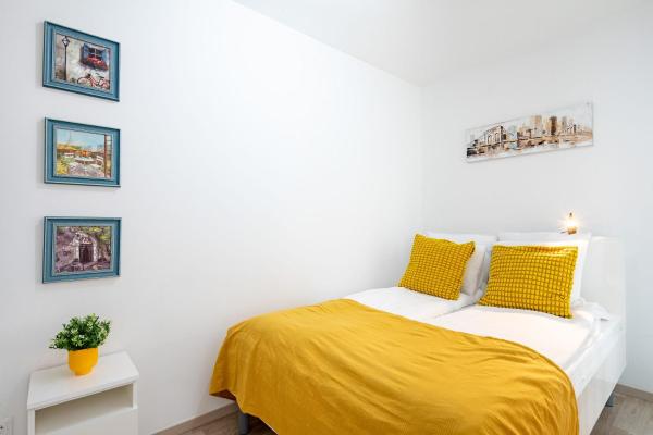 Foto 4: Central - Balcony - Brand NEW - Sunny