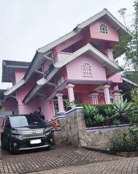På bildet vises objektet Villa Barbie Green Hill Cipanas Cianjur som ligger i byen Nyalindung.