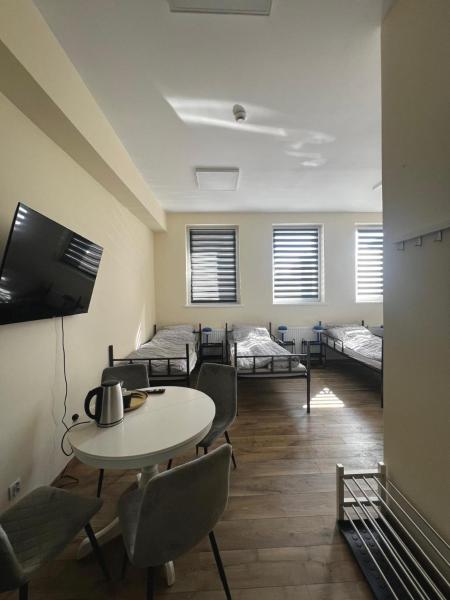 The photo shows the Hotel Towarowa 24 located in the city of Boleścin.
