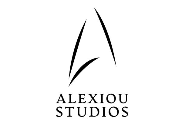 Na fotografii je vidět objekt Alexiou Studios nacházející se ve městě Loutra Edipsou.