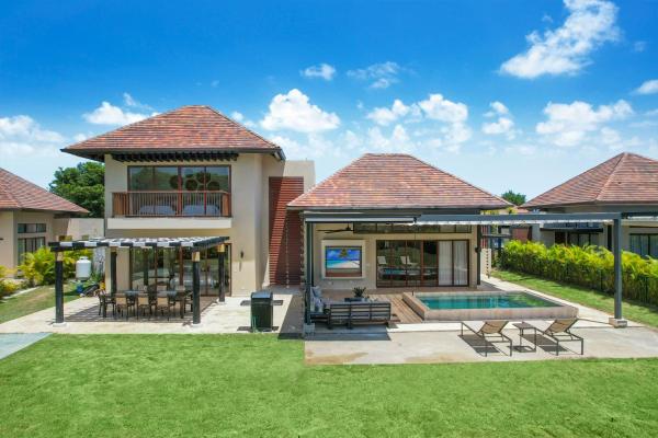 A la foto es mostra l'objecte Luxury Cap Cana Villa with 3 Bedrooms, Plunge Pool, Maid, and Golf Course Access situat a la ciutat de Punta Cana.