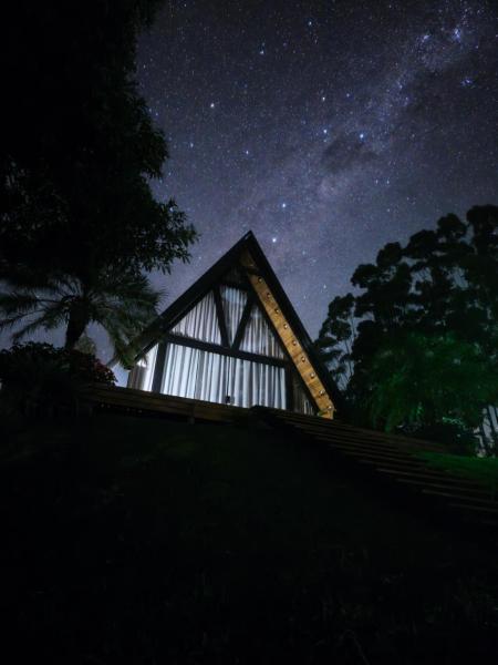 A la foto es mostra l'objecte Cabana Pôr do Sol com hidro situat a la ciutat de Vargedo.