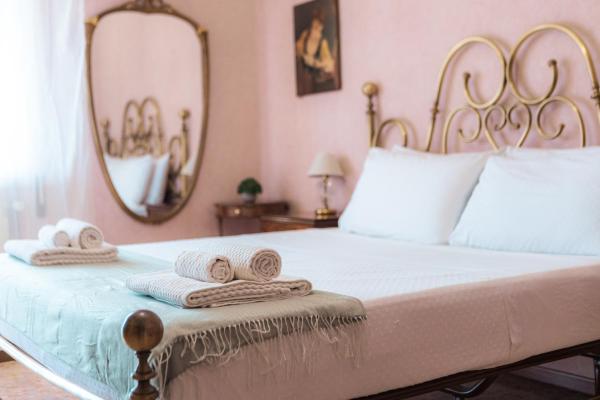 Casa Maresa family house metro A, Rome