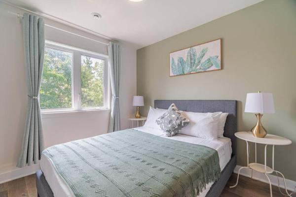 照片显示了位于Laflèche市的Morden tasteful 3BR Condo Getaway Free Parking物件。
