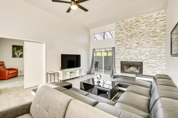 A la foto es mostra l'objecte 16 Mi to Dtwn Phoenix Home with Patio and Fireplace! situat a la ciutat de Phoenix.