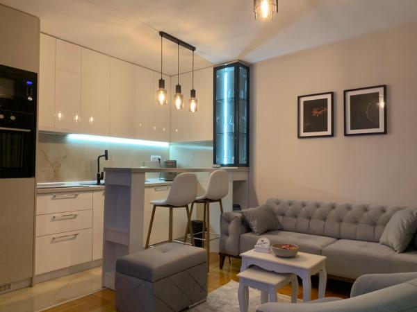 写真にはMagnohrom市にあるUrban Apartman-privatan parking-が写っています。