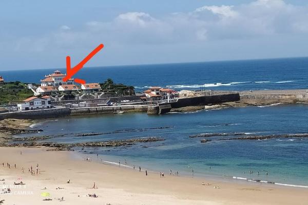 En la foto se muestra el objeto Edificio Tudor mirador del Cantábrico ubicado en la ciudad de Comillas.