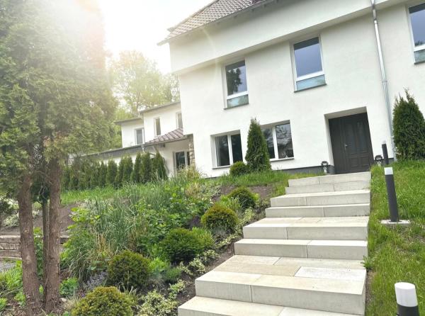 A la foto es mostra l'objecte 103 m2 geräumiges familienfreundliche Ferienwohnung mit Infrarotsauna in Erfurt situat a la ciutat de Schaderode.