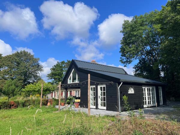 Na fotografii je vidět objekt Het Zomerhuis nacházející se ve městě Bakkum.
