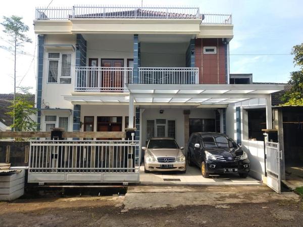 På bildet vises objektet Asri Family House som ligger i byen Gadobangkong.