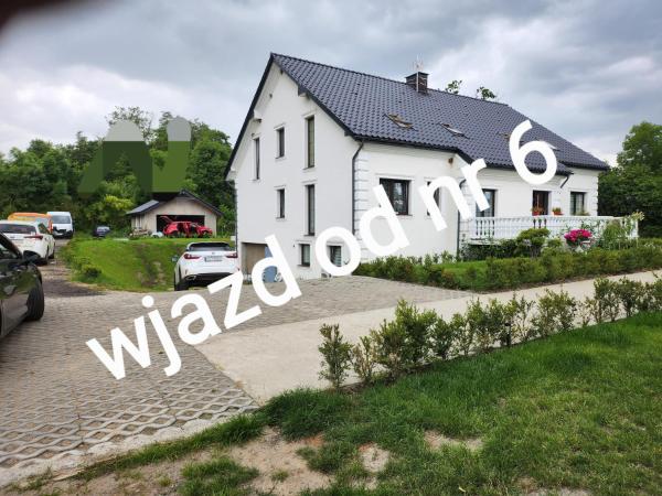 Na zdjęciu widoczny jest obiekt RMF Naworol 10,,,, WJAZD OD nr 6 położony w mieście Kołbaskowo.