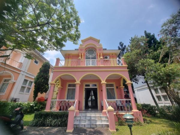 A la foto es mostra l'objecte Private Villa Kota Bunga Puncak situat a la ciutat de Puncak.