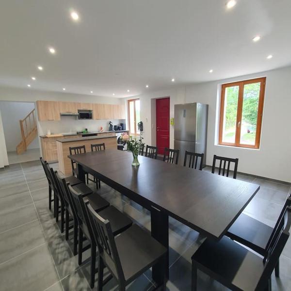 A la foto es mostra l'objecte Maison des retrouvailles situat a la ciutat de Neuvy.