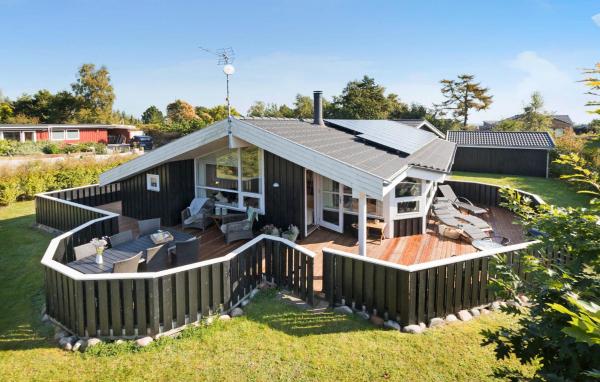 A la foto es mostra l'objecte Nice Home In Ebeltoft With Sauna situat a la ciutat de Ebeltoft.
