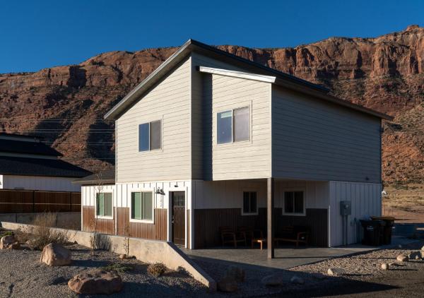 Na foto é possível ver o objeto Modern mountain view house with private hot tub! localizado na cidade de Moab.