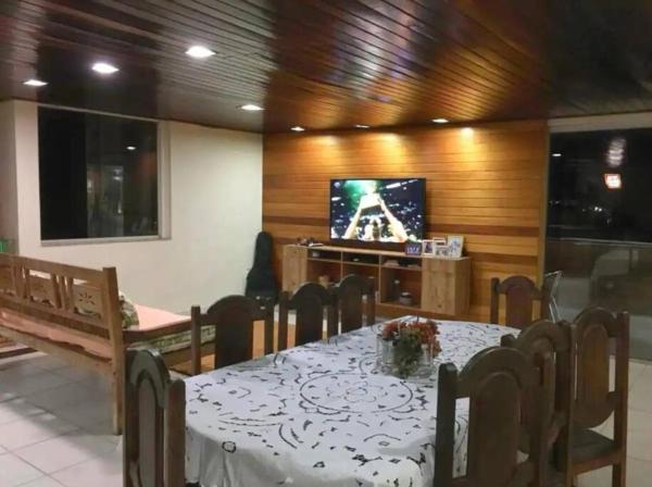 A la foto es mostra l'objecte Moradia Certa situat a la ciutat de Itaúna.