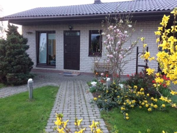 La photo montre l'objet Cottage with fireplace and sauna situé dans la ville de Žemaitėliai.