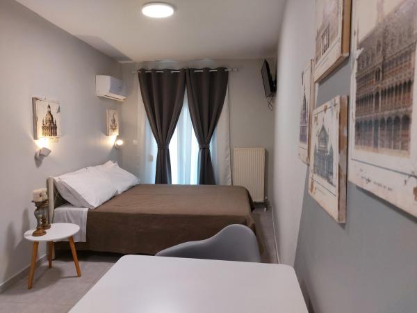 Grey Room, Saloniki