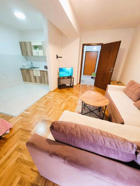 写真にはストルミツァ市にあるStrumica Studio Apartment Near the City Park -Late check in available-が写っています。