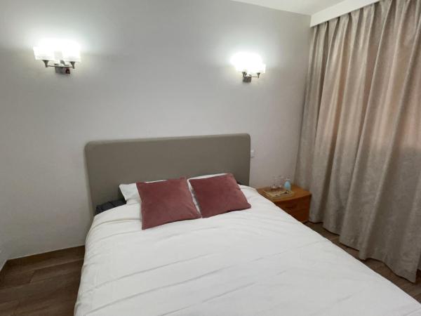 写真にはパリ市にあるParis chambre luxe -opéra 15mins-chambre avec salle de bain communeが写っています。