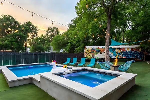 A la foto es mostra l'objecte Downtown Austin Oasis w Pool & Hot Tub - Sleeps 18 situat a la ciutat de Austin.