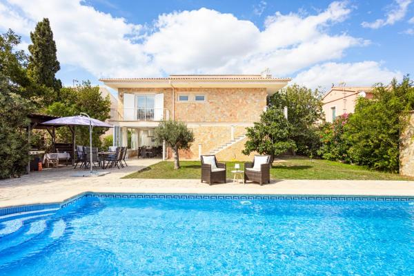 Nella foto è visibile l'oggetto Ferienhaus Villa Ines Pool, BBQ, Homeoffice situato nella città di Badia Gran.