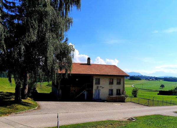 A la foto es mostra l'objecte appartement de campagne seul situat a la ciutat de Oron-la-ville.