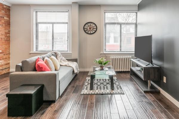 Na zdjęciu widoczny jest obiekt Cozy 1BR- Condo Unit - James Street North położony w mieście Hamilton.