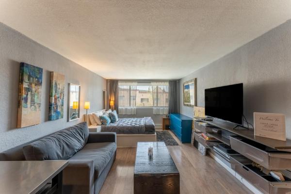 A la foto es mostra l'objecte Cedar Lodge #212 situat a la ciutat de Frisco.