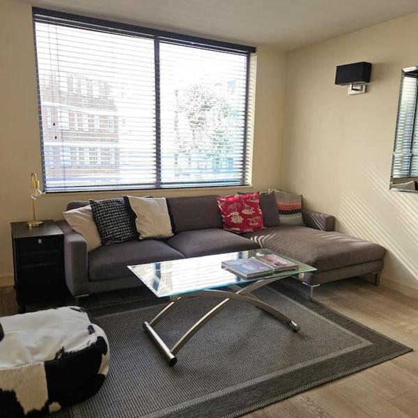 Spacious Two Bedroom Apartment in South Kensington, London