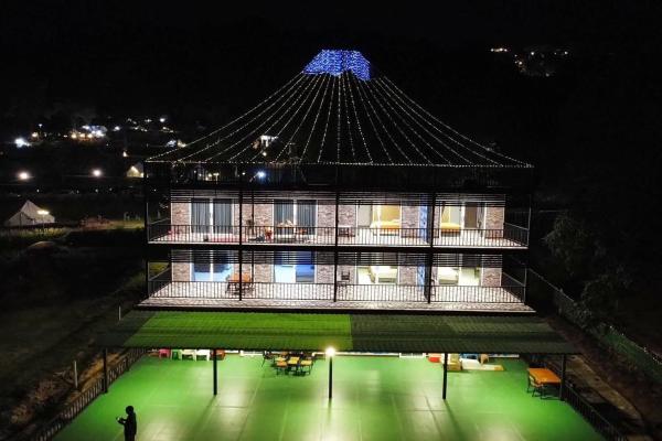 A la foto es mostra l'objecte Ice Hill situat a la ciutat de Ban Don Wan.