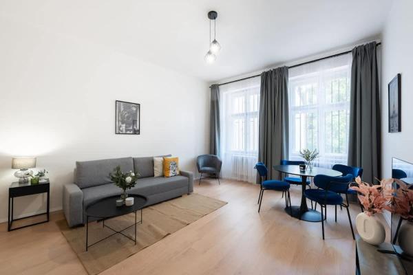 Urban 2BR Haven with Sofa Bed in Central Prague, Praga