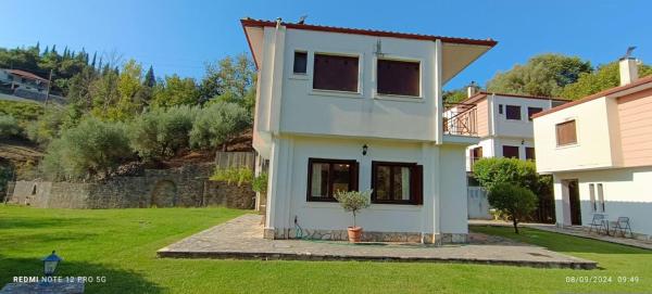 Na fotografii je vidět objekt Evinos VIllage Resort nacházející se ve městě Marathiás.