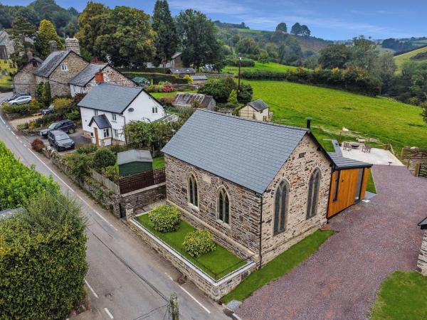 På billedet ses objektet The Chapel Brompton Regis beliggende i byen Exton.
