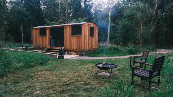 Op de foto is het object Woodpecker Cabin te zien, gelegen in de stad Sherborne.