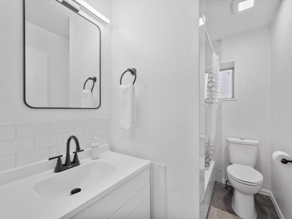 Billede 9: Bloomfield, Shadyside !C Modern and Cozy Private Bedroom with Shared Bathroom