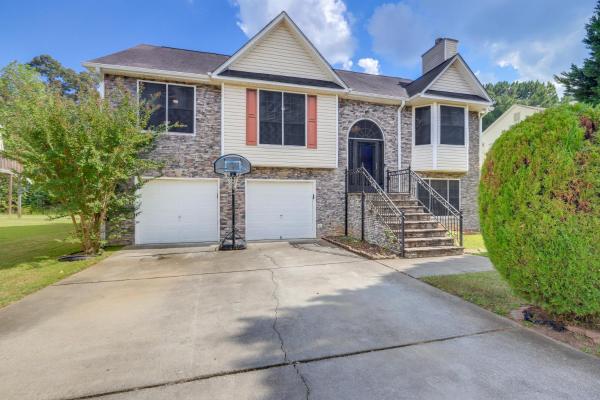 Na fotografii je vidět objekt Home with Dog-Friendly Yard in Quiet Atlanta Suburb nacházející se ve městě Hampton.