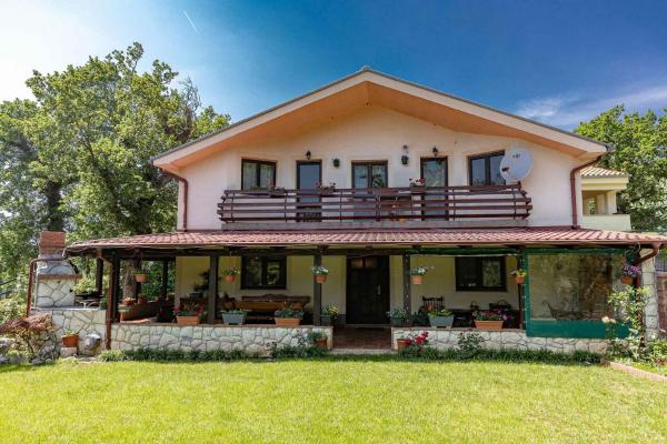 Na zdjęciu widoczny jest obiekt Apartment in Grizane 45268 położony w mieście Grižane.