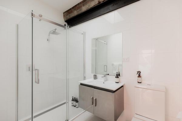 Στη φωτογραφία φαίνεται το αντικείμενο Boutique Warehouse living in West Hobart που βρίσκεται στην πόλη Χόμπαρτ.