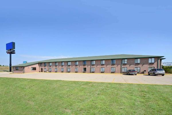På billedet ses objektet Days Inn by Wyndham Ozark Springfield beliggende i byen Nixa.