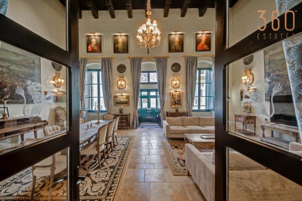 A luxurious Palazzo in Valetta with private Pool by 360 Estates, La Valeta