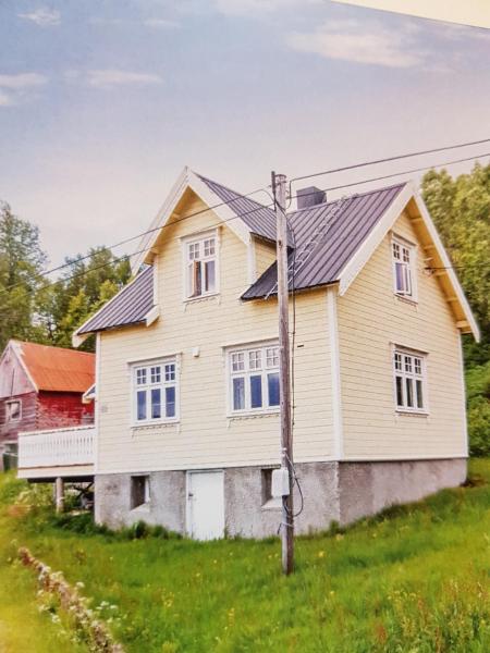 Op de foto is het object Nordmeer Reisen Deutscher te zien, gelegen in de stad Botnhamn.