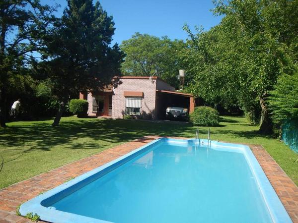 Na zdjęciu widoczny jest obiekt Quinta Familiar en Lujan położony w mieście Olivera.