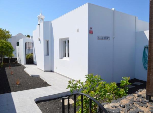 A la foto es mostra l'objecte Casa Becky situat a la ciutat de Tías.
