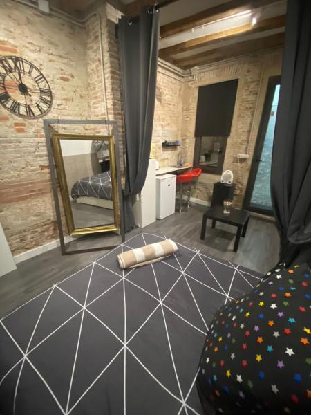 Room not shared center liceu ramblas plaza Cataluña, Barcellona