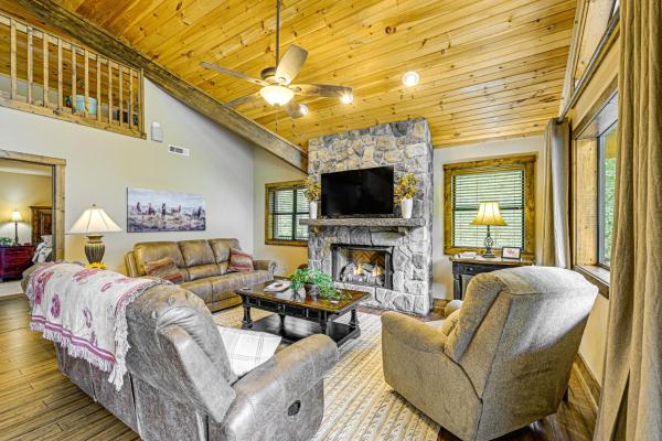 Na foto é possível ver o objeto 28 Acres Home with Barn and Fire Pit Near Franklin! localizado na cidade de Otto.