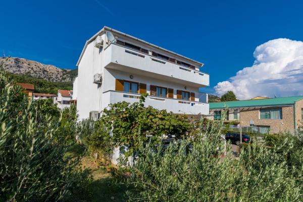På billedet ses objektet Apartments with parking space Baska, Krk - 23536 beliggende i byen Baška.