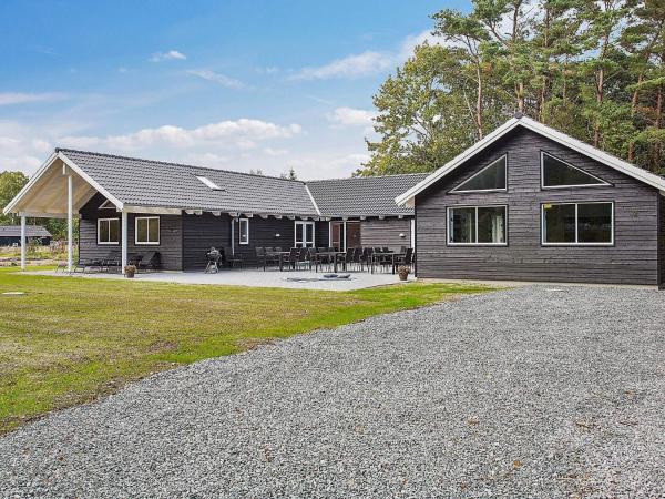 Na zdjęciu widoczny jest obiekt 24 person holiday home in Frederiksværk położony w mieście Asserbo.