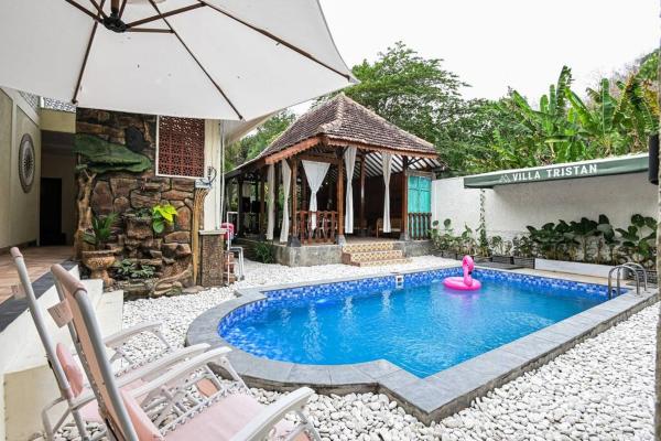 写真にはMutihan市にあるVilla de Tristan Yogyakartaが写っています。