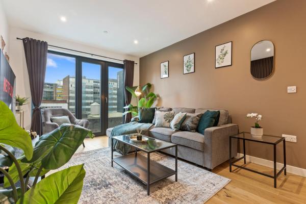 Shanti Suite - 2BED 2BATH City Centre - WIFI - Netflix- Parking- Modern- Perfect for Family, Contractors, Leisure, Business by Shanti Nights, Birmingham